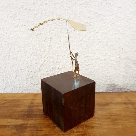 ESCULTURA CLOVIS PIPA C/ REDOMA PEGADOR