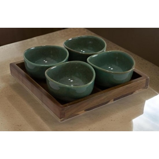 PETISQUEIRA EM MADEIRA E CERAMICA VERDE COM 4 BOWLS PETISQUEIRA EM MADEIRA E CERAMICA VERDE COM 4 BOWLS
